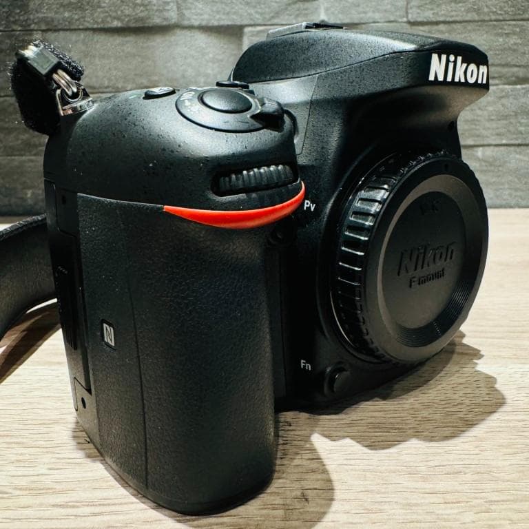 Nikon ニコンD7200 ボディ 純正充電器ほか シャッター回数894回