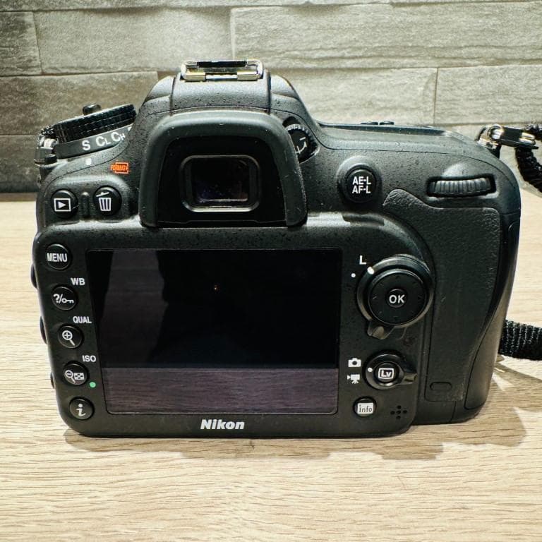 Nikon ニコンD7200 ボディ 純正充電器ほか シャッター回数894回