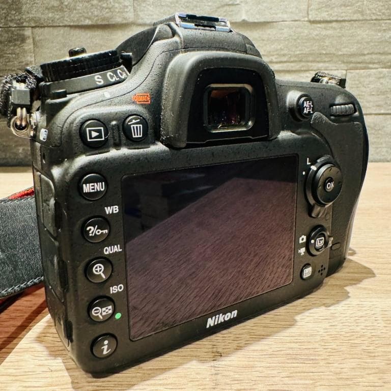 Nikon ニコンD7200 ボディ 純正充電器ほか シャッター回数894回