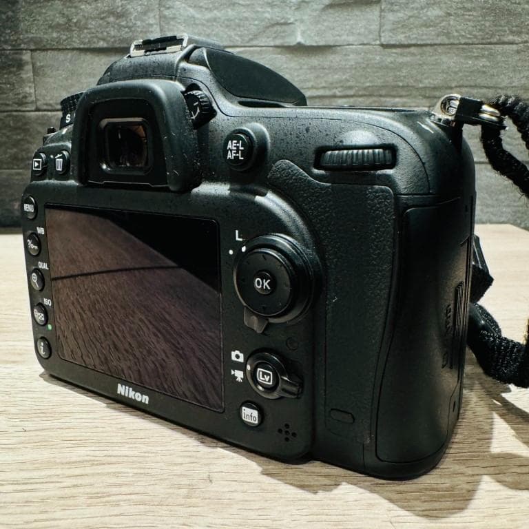 Nikon ニコンD7200 ボディ 純正充電器ほか シャッター回数894回