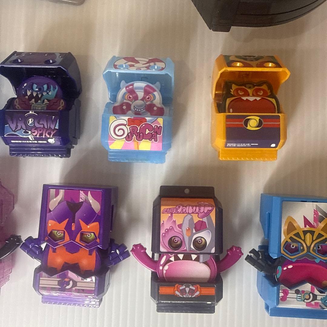 仮面ライダーガヴ　DX変身ベルトガヴ & DX変身銃ベイクマグナム　♫