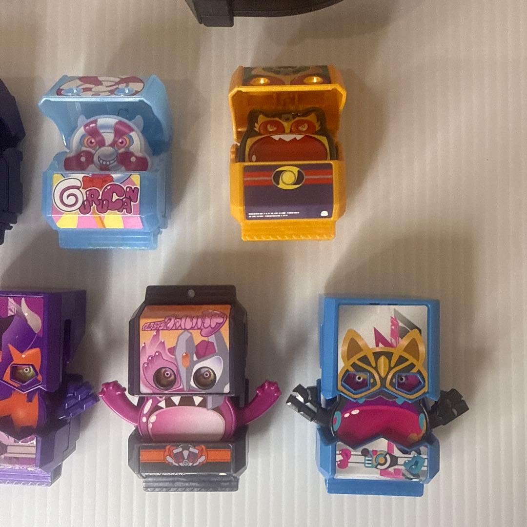 仮面ライダーガヴ　DX変身ベルトガヴ & DX変身銃ベイクマグナム　♫