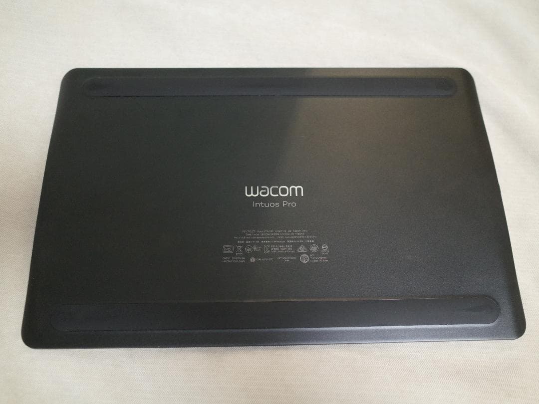 Wacom IntuosPro Medium (PTH-660) ペンタブレット
