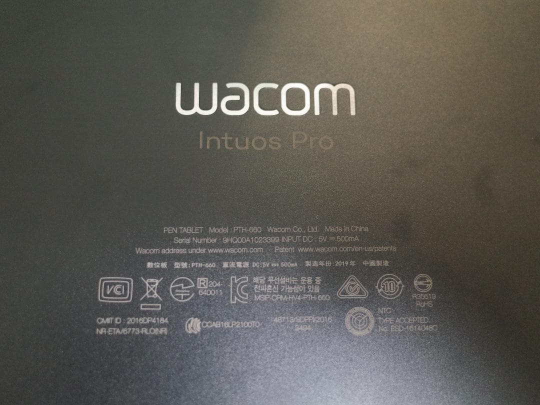 Wacom IntuosPro Medium (PTH-660) ペンタブレット