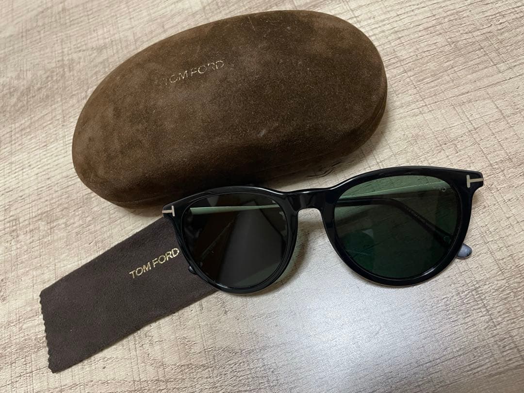 値下げ中！！TOM FORD サングラス　ケース、クロス付き！