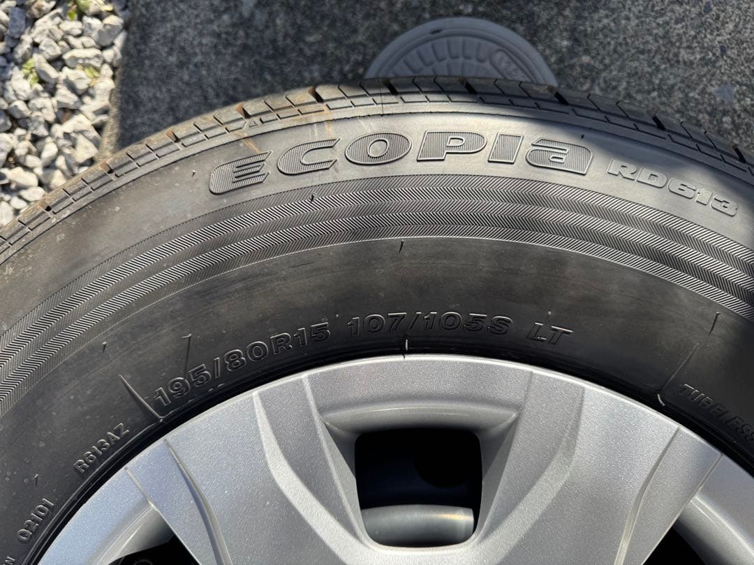 ブリヂストン エコピア　ハイエース純正15インチ タイヤセット5本スペア含む