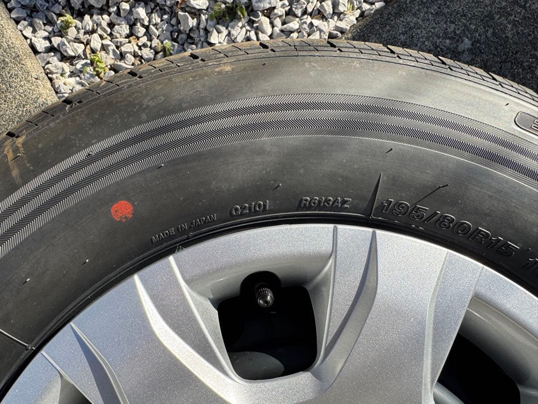 ブリヂストン エコピア　ハイエース純正15インチ タイヤセット5本スペア含む