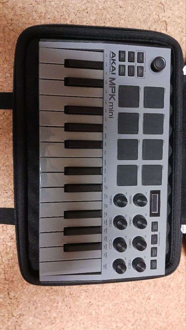 .*様 AKAI MPK mini MIDIキーボード ケース付き