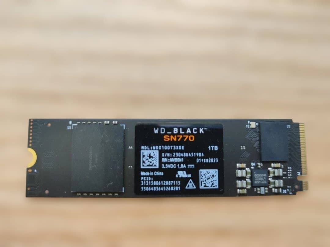 内蔵型SSD WD Black SN750 NVMe 1TB (WDS100T3X0C)