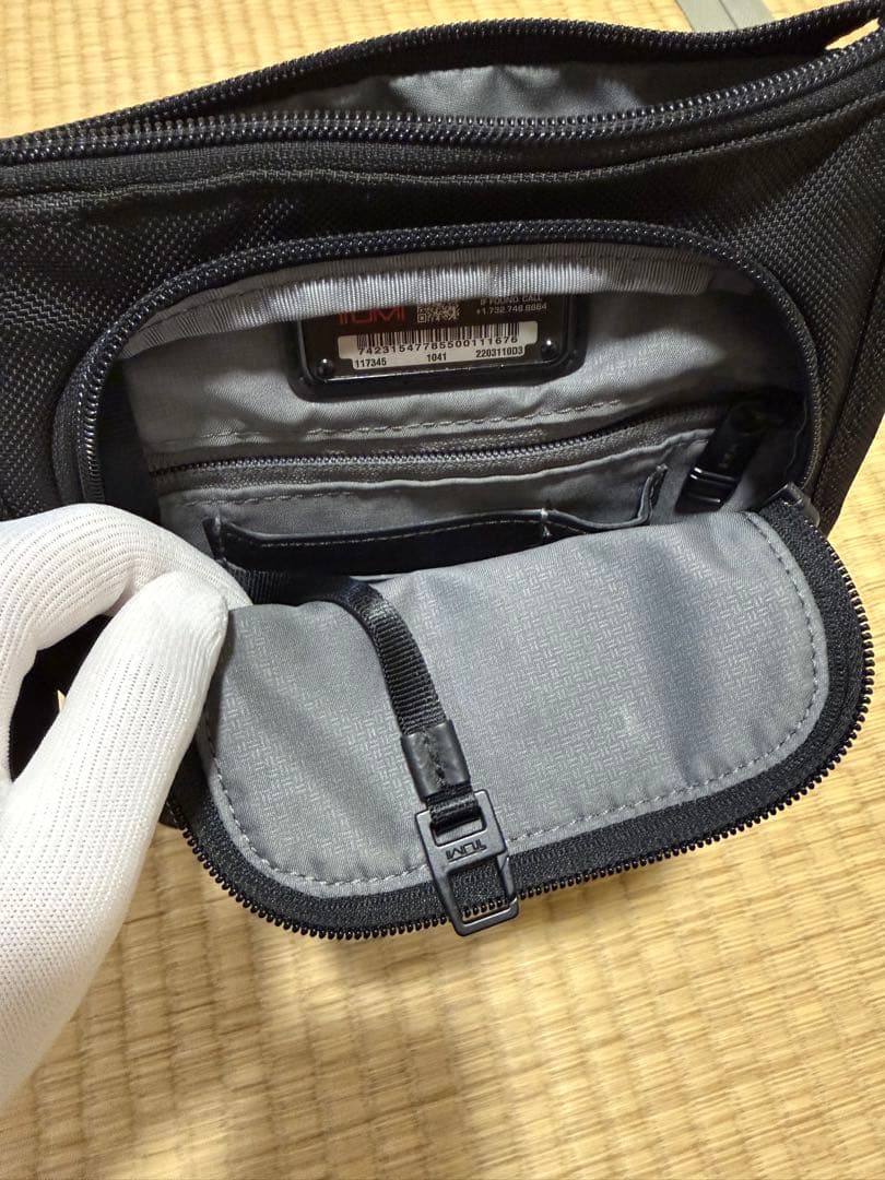 TUMI ショルダーバック　ALPHA