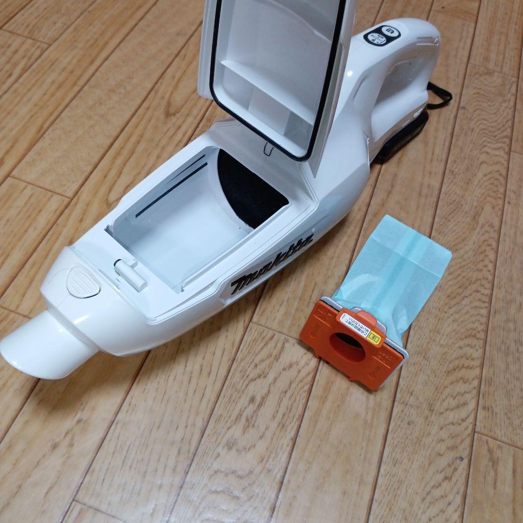 マキタ10.8V充電式クリーナCL107FD純正バッテリー、充電器付