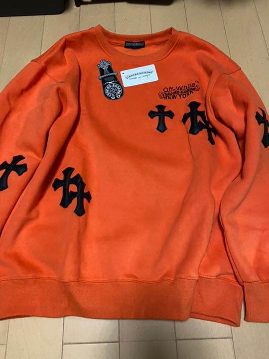 クロムハーツとoff-whiteコラボのトレーナー