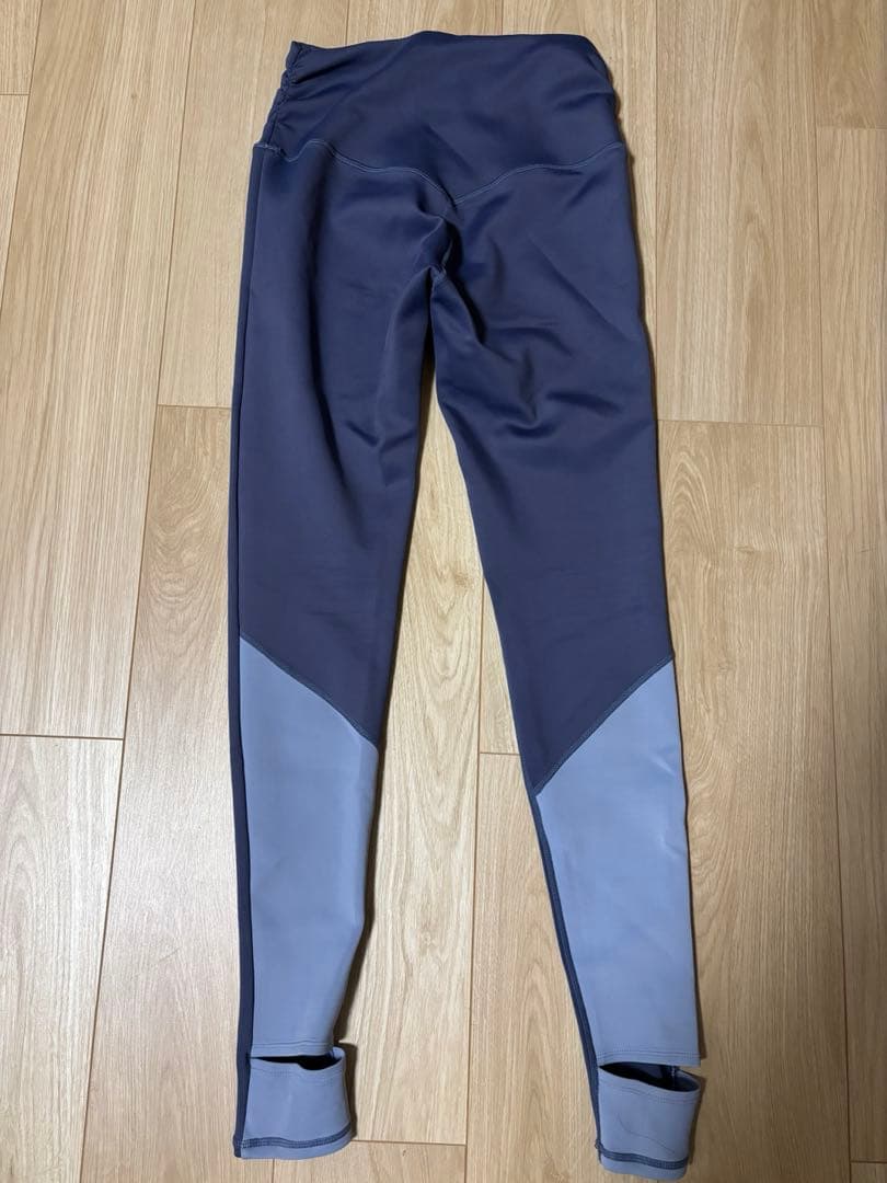 SUKALA ヨガ•ピラティス　トップス、レギンス　セット