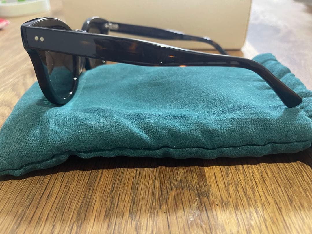 SHISHIKUI ARALE DEMI シシクイ　アラレ　デミ