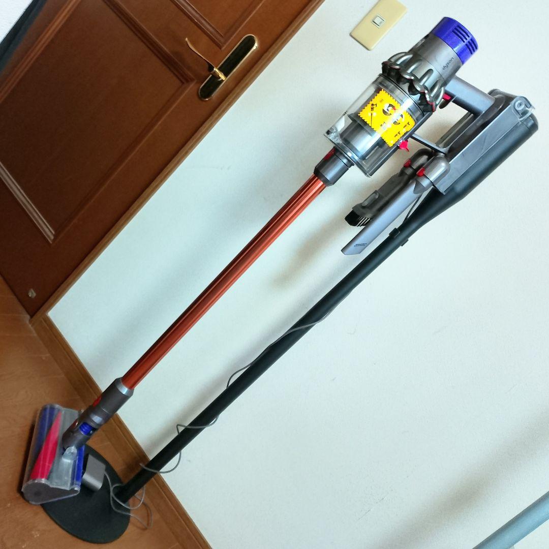Dyson　Cyclone V10 fluffy　サイクロン掃除機　スタンド付き