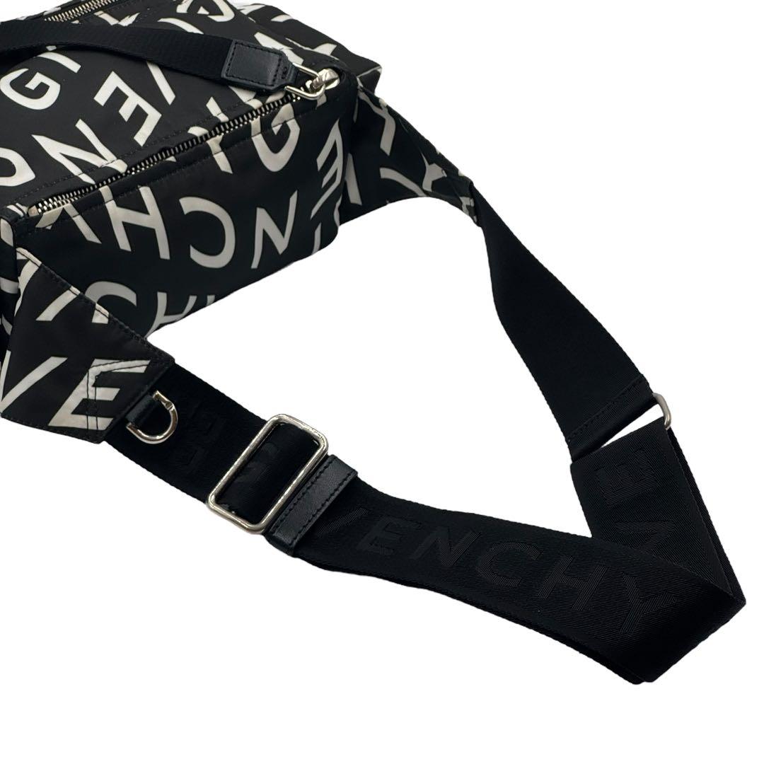 GIVENCHY ジバンシー　ボディバッグ　クロスボディ　ショルダーバッグ　総柄