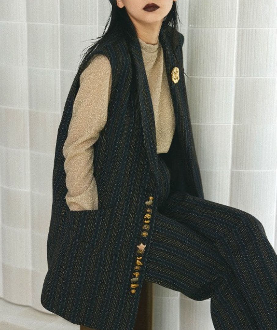 【タグ付新品】UND MANY MOTIF BUTTON VEST