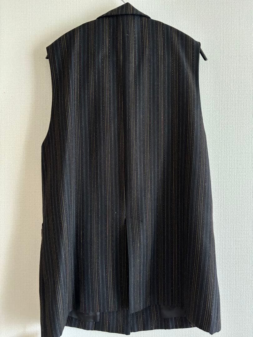 【タグ付新品】UND MANY MOTIF BUTTON VEST