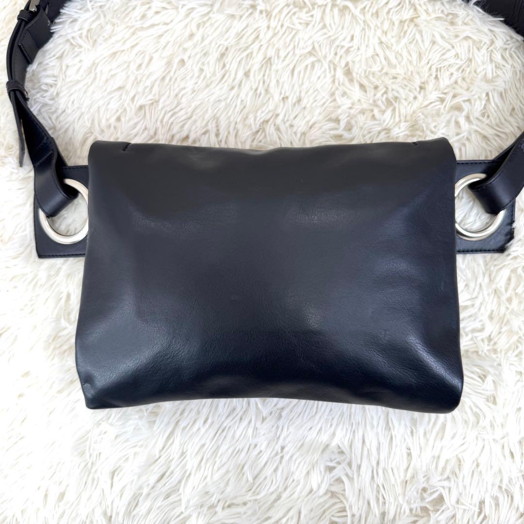 美品 kawa-kawaカワカワ ハトメ ボディバッグ ショルダー レザー 黒