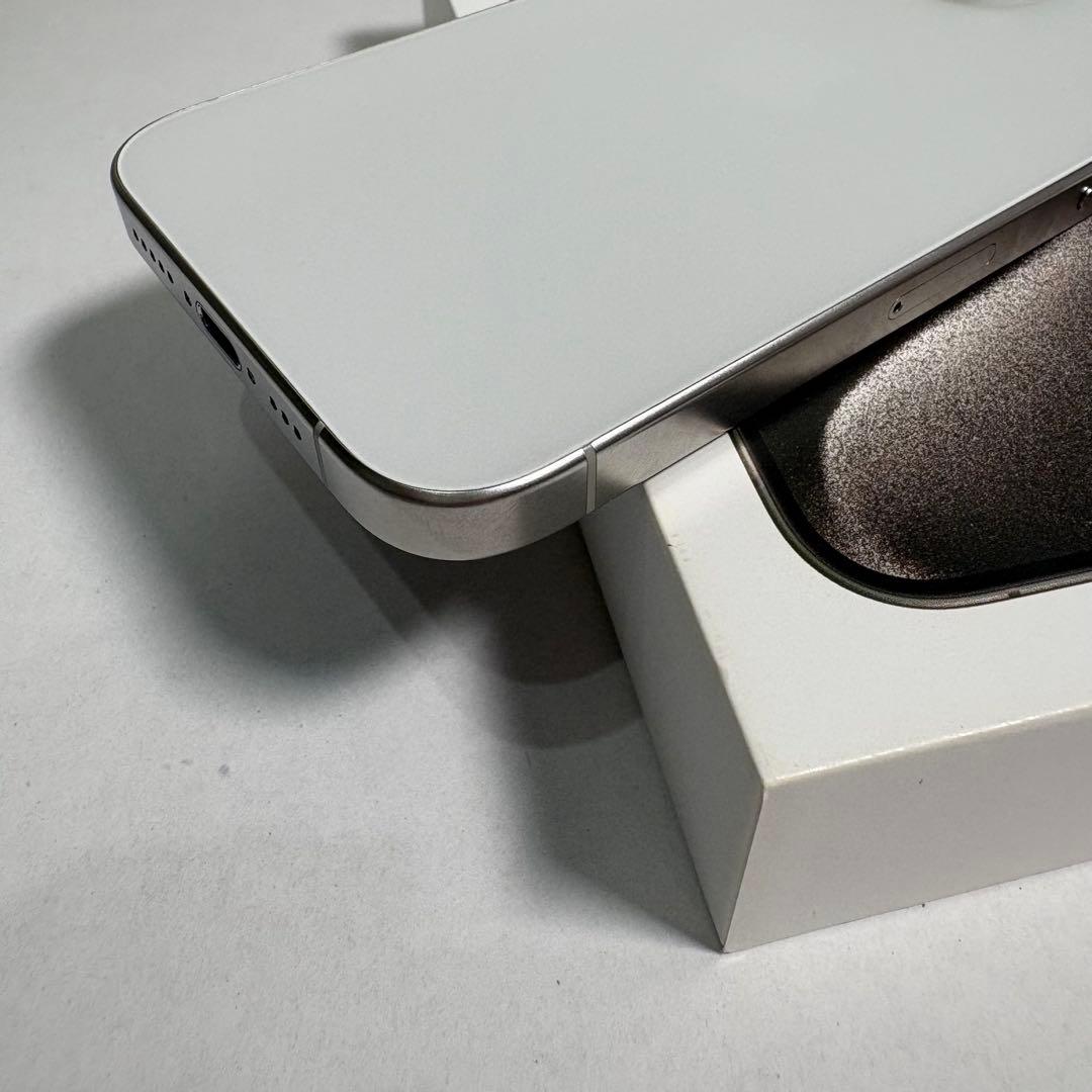 Apple iPhone 15 Pro ホワイトチタニウム　128GB本体