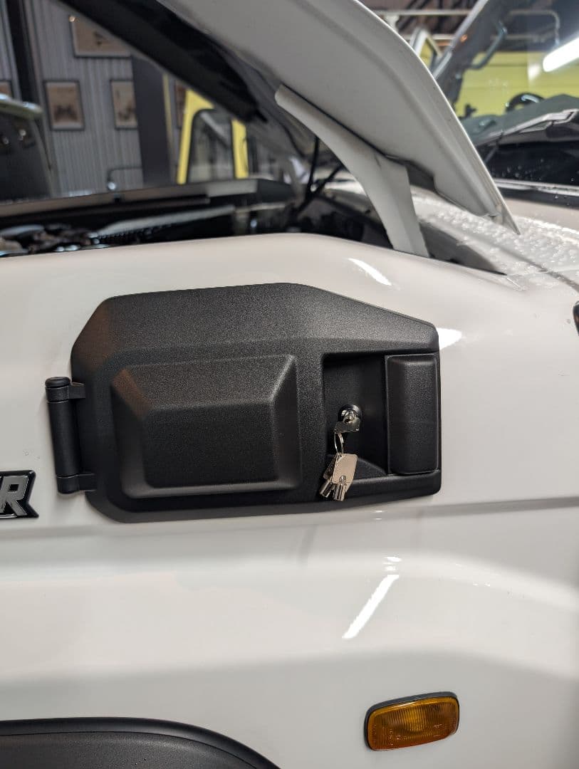 m*u様 ランクル70再再販(GDJ76W) 尿素リッドカバー 鍵付き加工