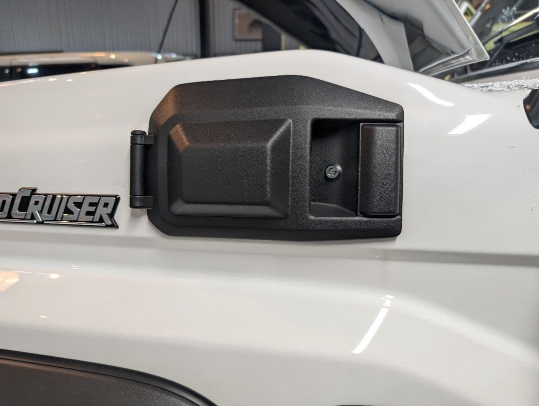 m*u様 ランクル70再再販(GDJ76W) 尿素リッドカバー 鍵付き加工