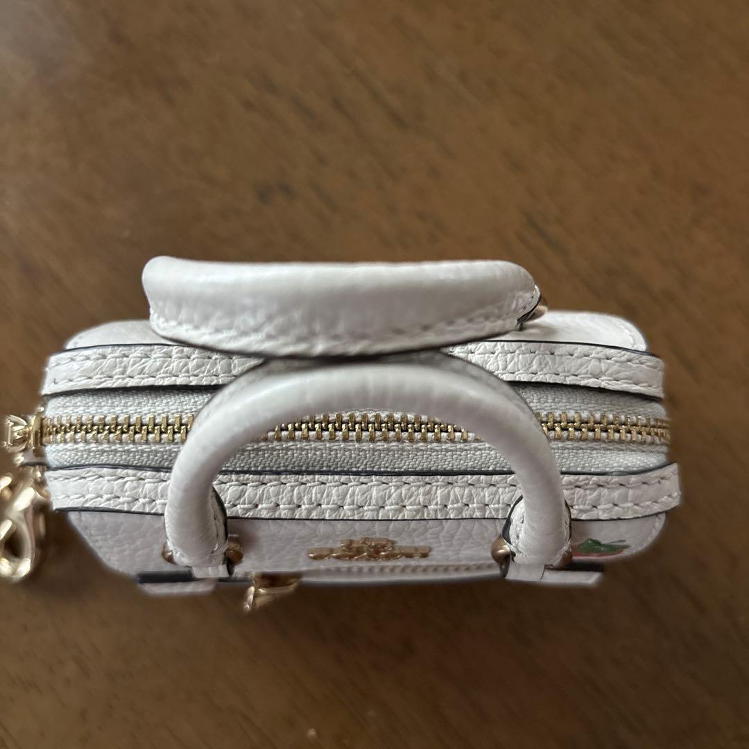 値下げ　美品　コーチ ミニ バッグチャーム ローアン　ストロベリー