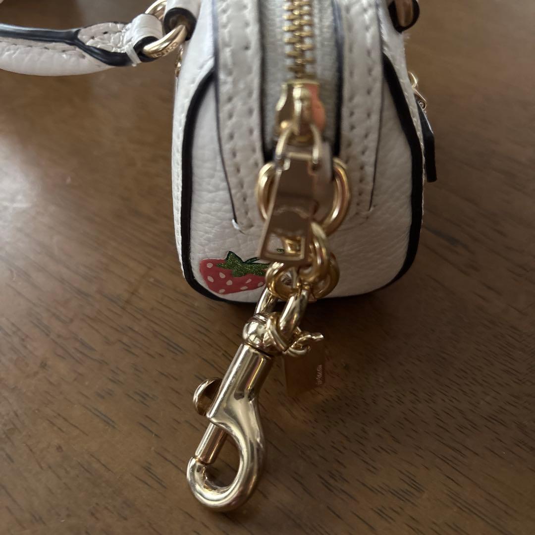 値下げ　美品　コーチ ミニ バッグチャーム ローアン　ストロベリー