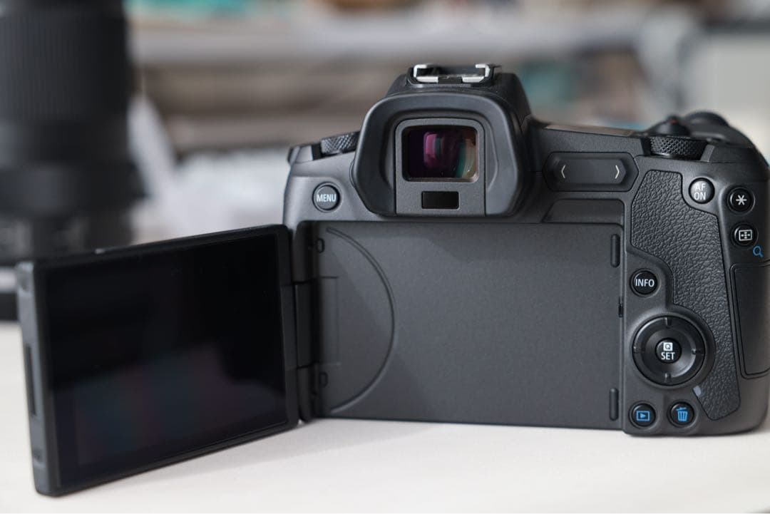Canon EOS R ミラーレスカメラ ボディ