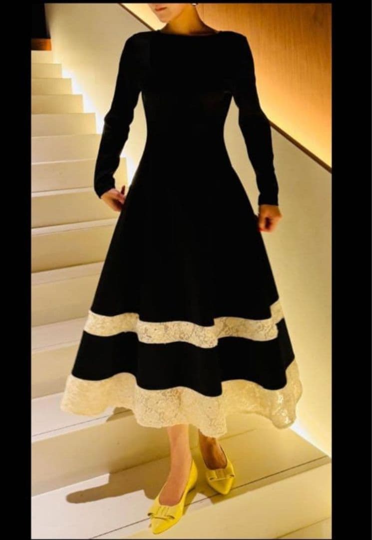 専用　　　ジェンヌ JENNE レース切り替えカットソーワンピース