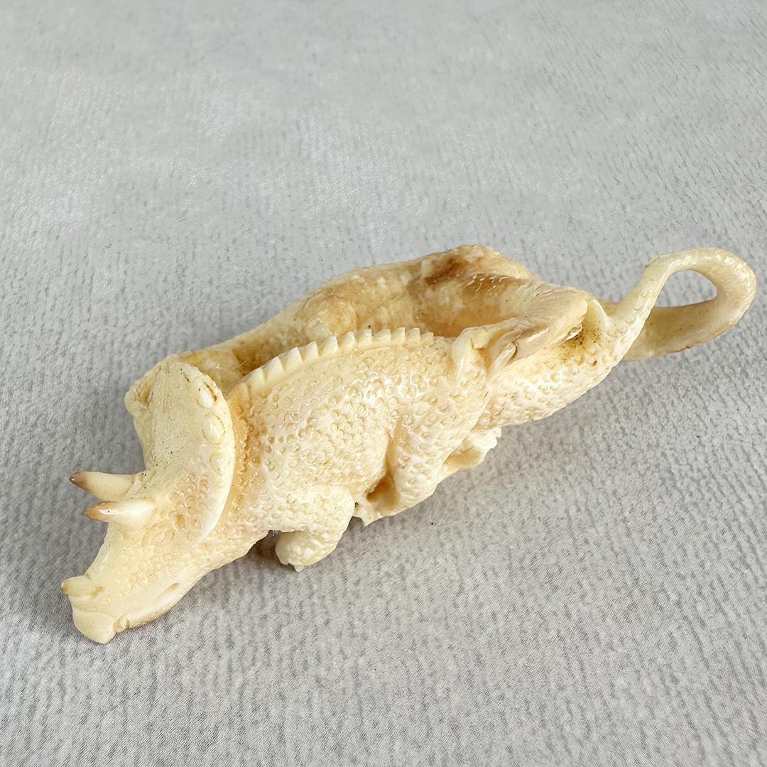根付　置根付　恐竜　彫刻　セイウチ牙製　置物　ミ10