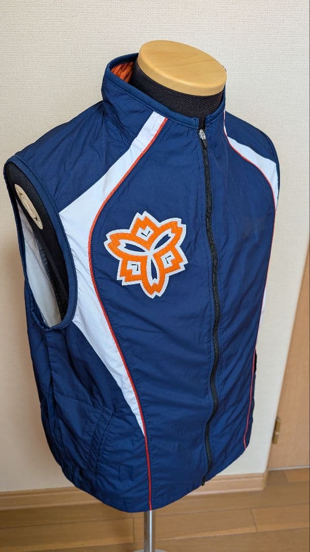 つ*な様 asics 日本体育大学 (駅伝部) ベスト　ネイビー ナイロンベスト