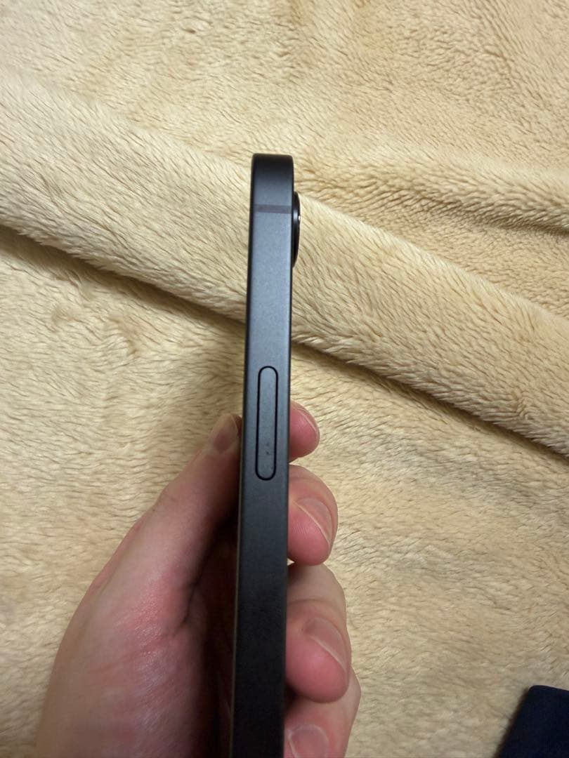 iPhone16e MagSafe対応ケース付き　バッテリー100% 128GB