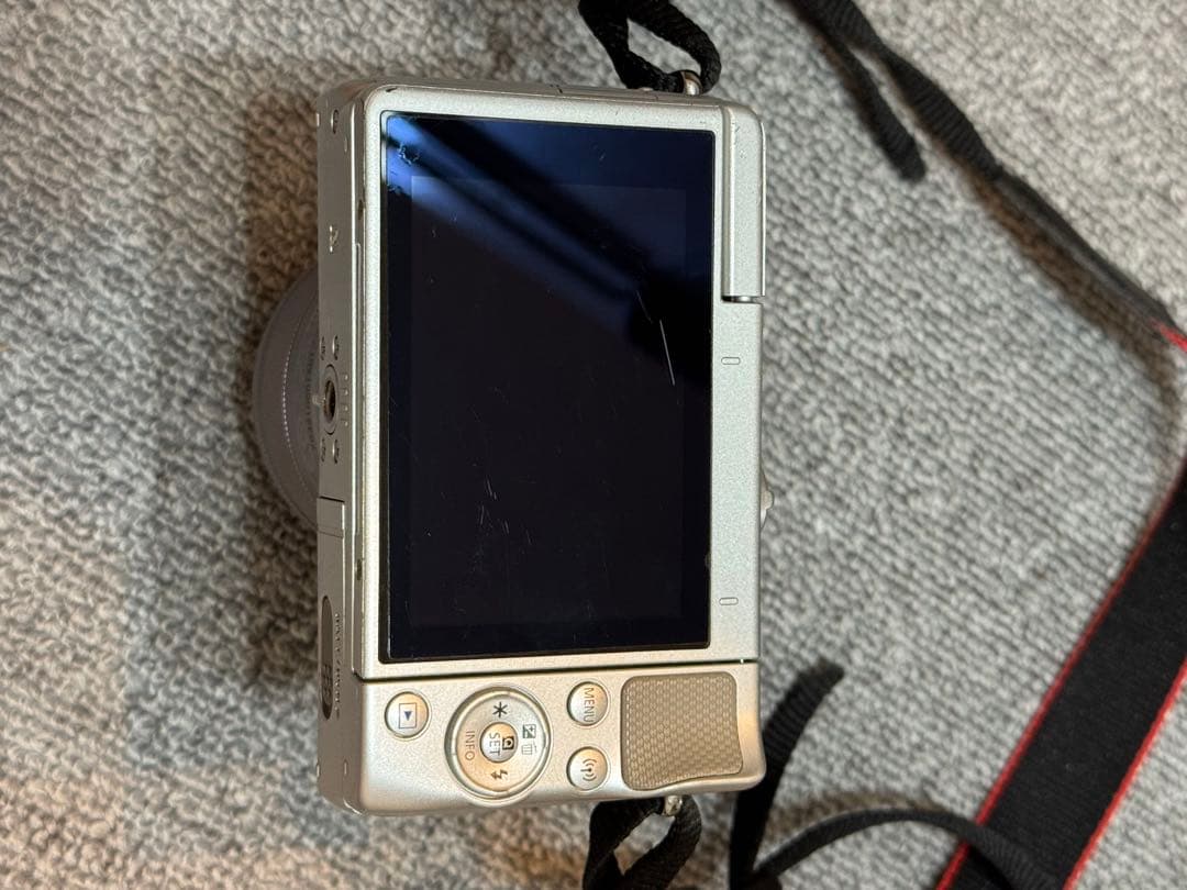 Canon デジタル一眼レフカメラ レンズ2本付き　EOSM100 WZKGY