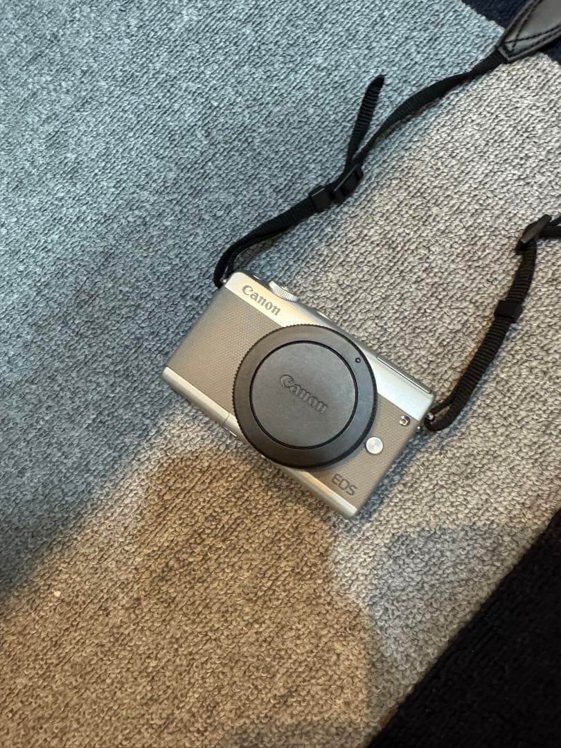 Canon デジタル一眼レフカメラ レンズ2本付き　EOSM100 WZKGY