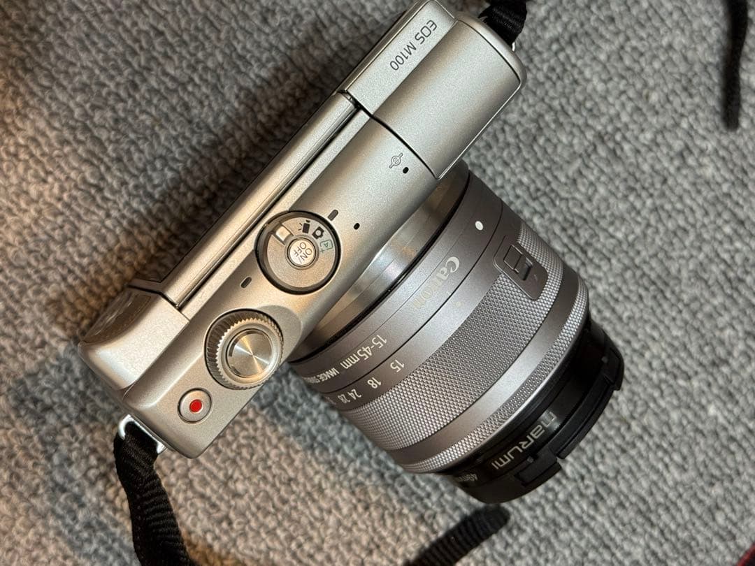 Canon デジタル一眼レフカメラ レンズ2本付き　EOSM100 WZKGY