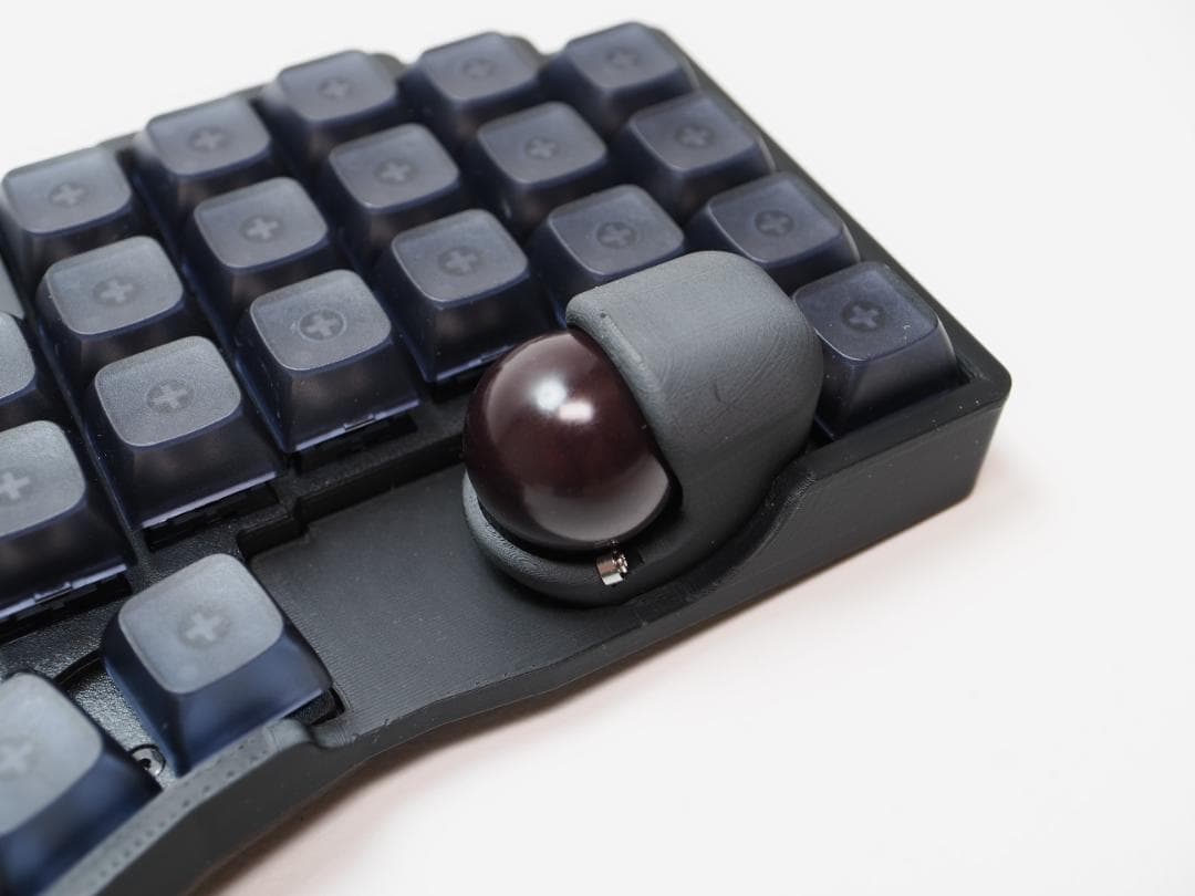 【即納】左右分割式トラックボール付きワイヤレスキーボード【roBa】