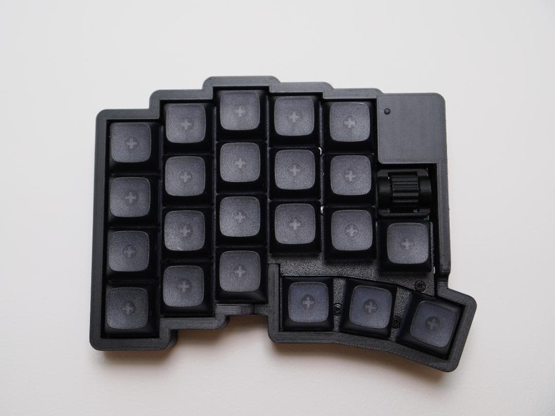 【即納】左右分割式トラックボール付きワイヤレスキーボード【roBa】