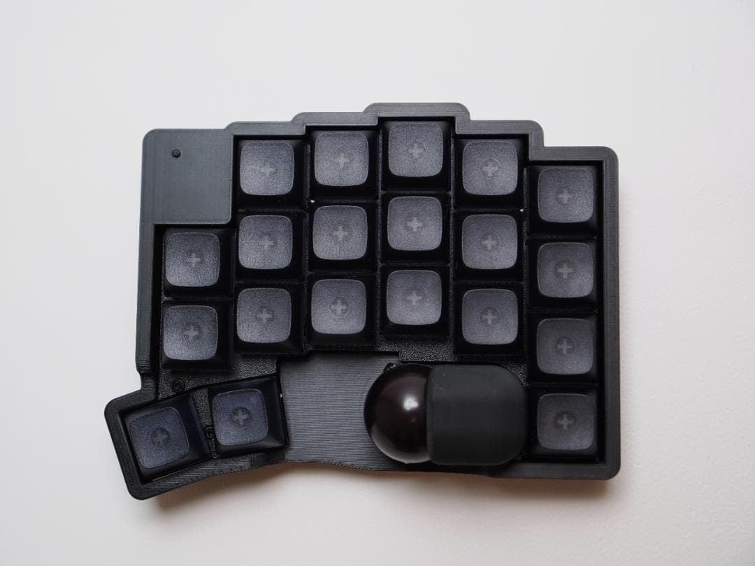 【即納】左右分割式トラックボール付きワイヤレスキーボード【roBa】