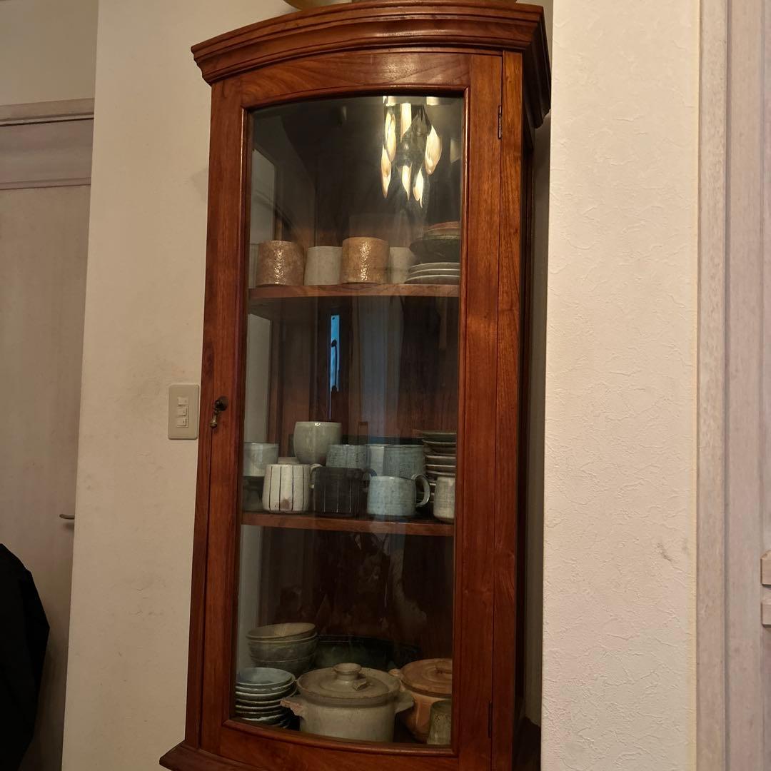 木製コーナーキャビネット ガラス扉付き