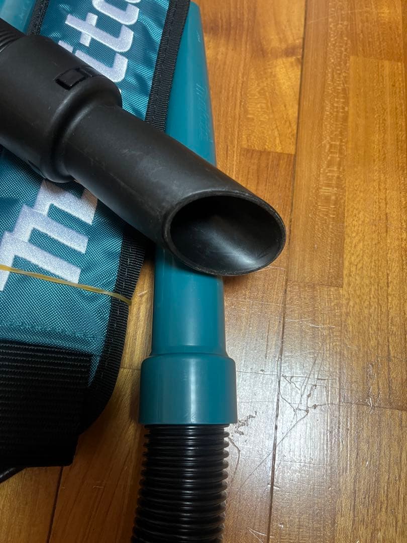 マキタ　充電式クリーナー　CL184D