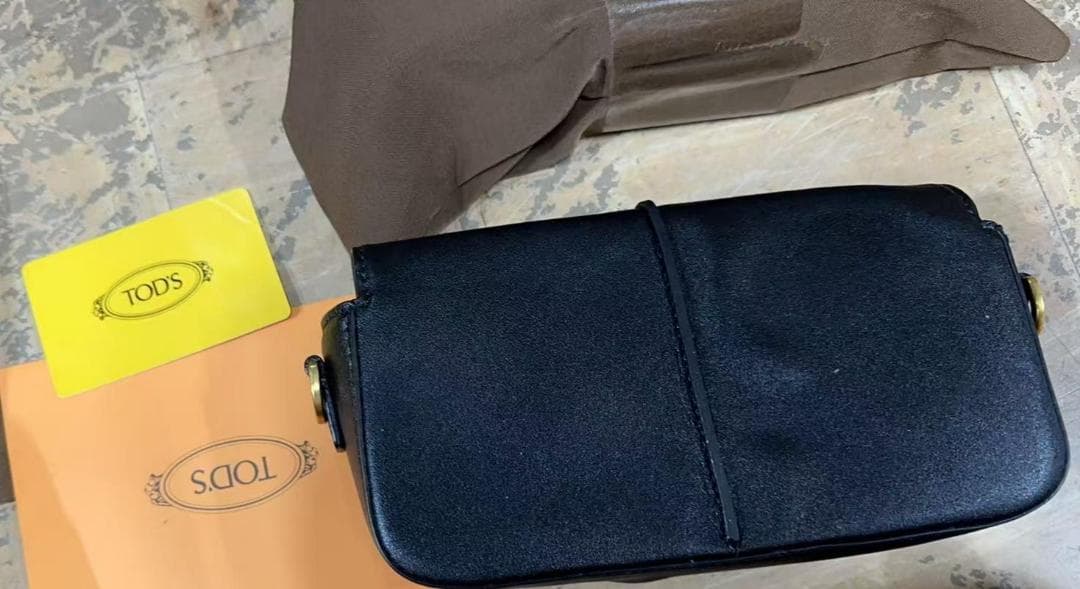 TOD'S ブラックショルダーバッグ **21*10cm**