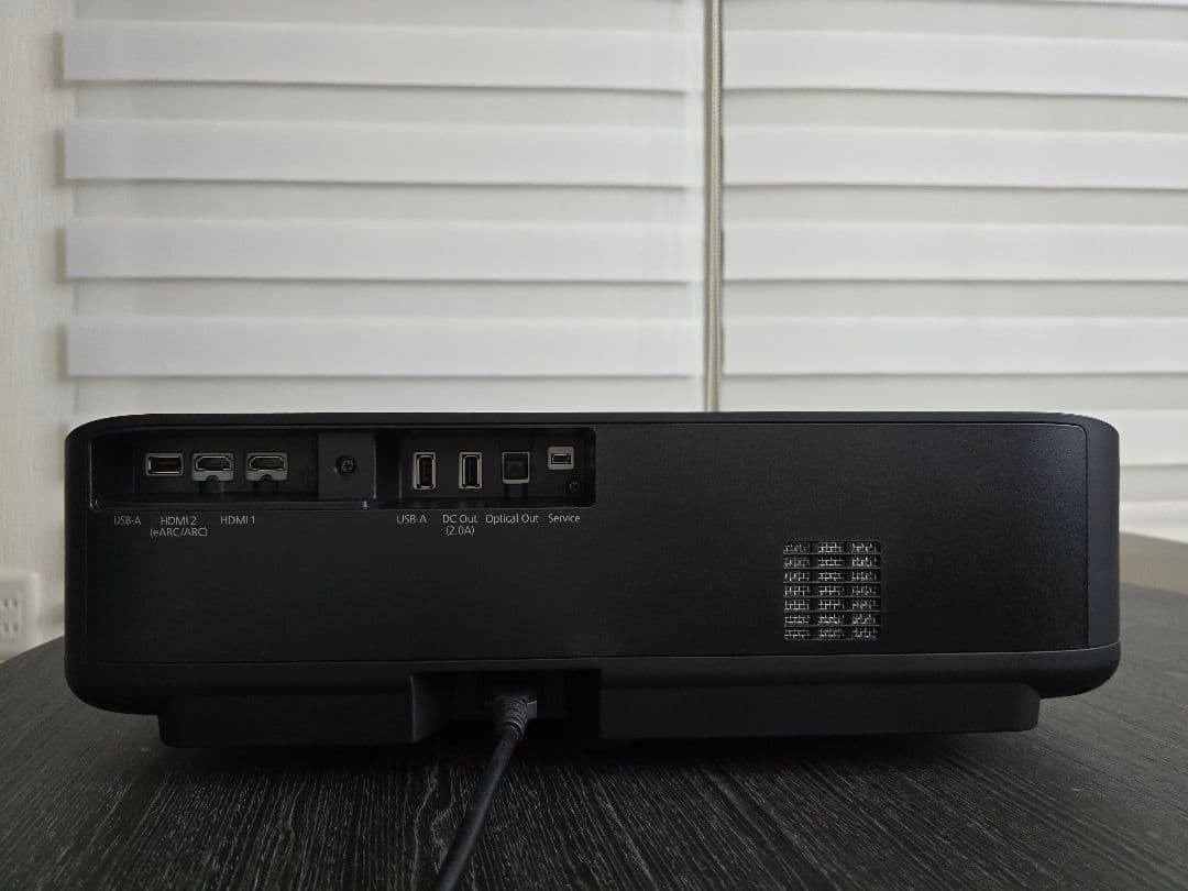 EPSON EH-LS650B プロジェクター本体