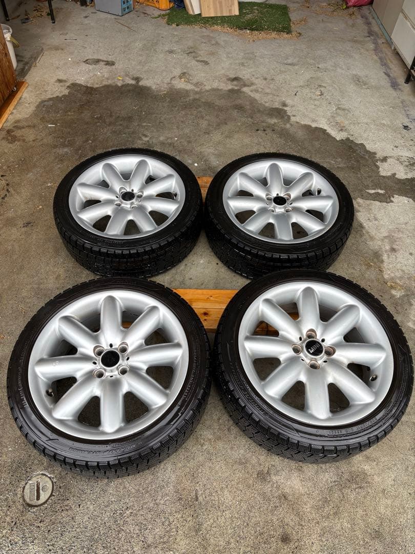 シルバー ホイール　スタッドレスタイヤ 4本セット