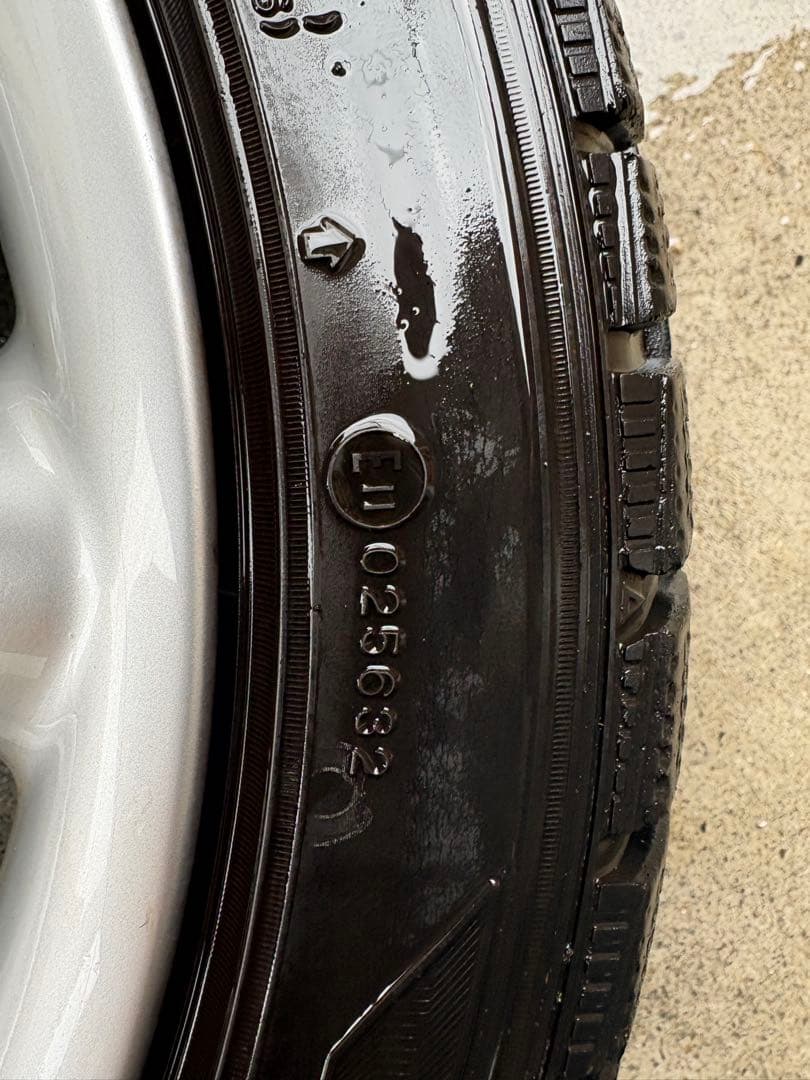 シルバー ホイール　スタッドレスタイヤ 4本セット