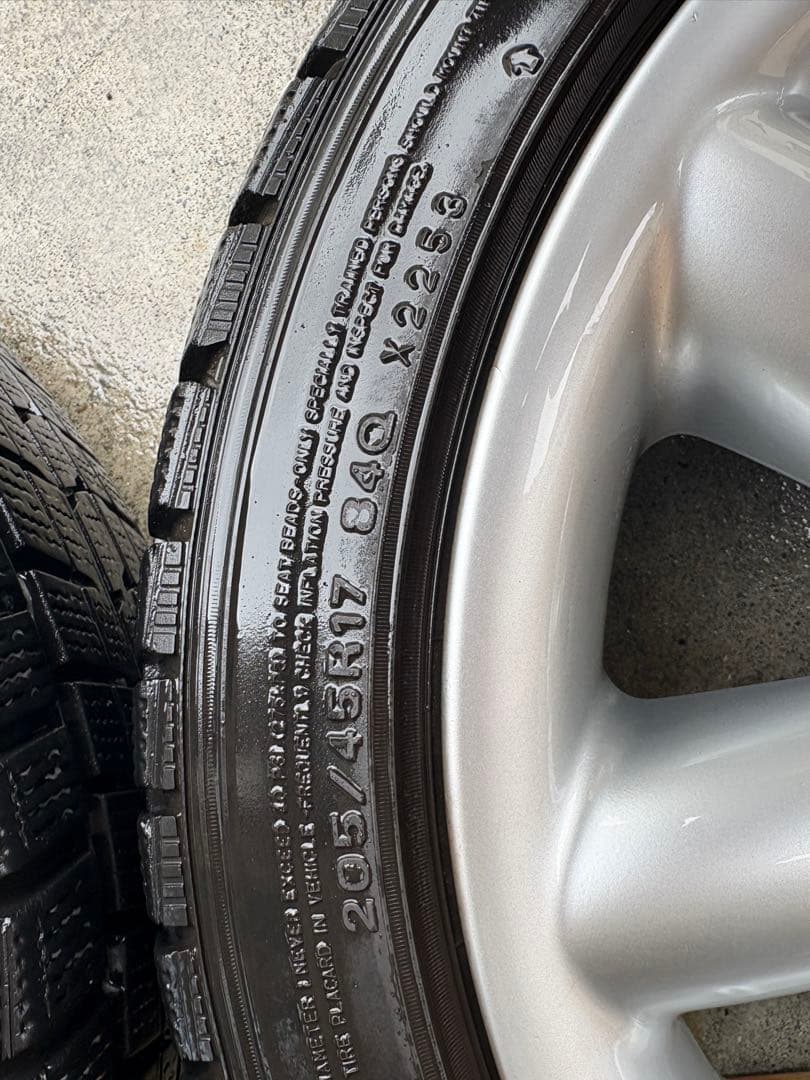 シルバー ホイール　スタッドレスタイヤ 4本セット