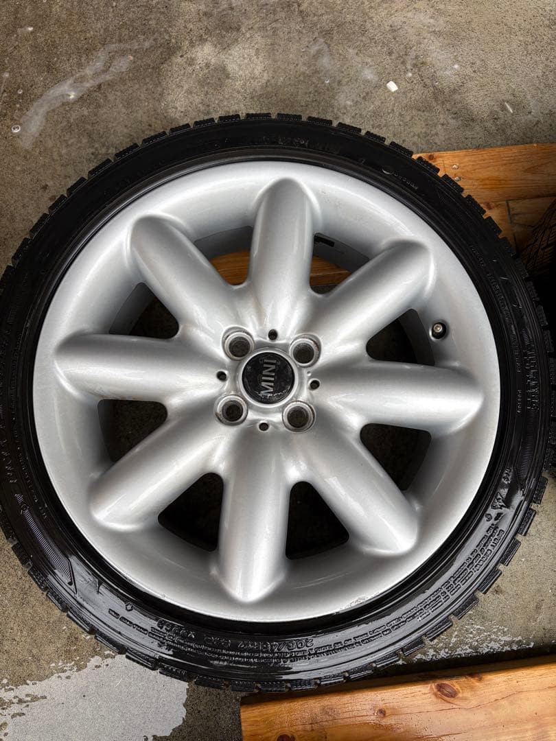 シルバー ホイール　スタッドレスタイヤ 4本セット