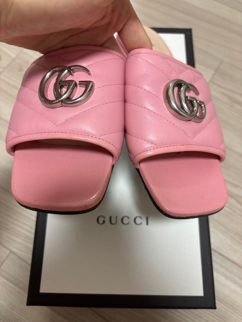GUCCI ピンクGGロゴ サンダル