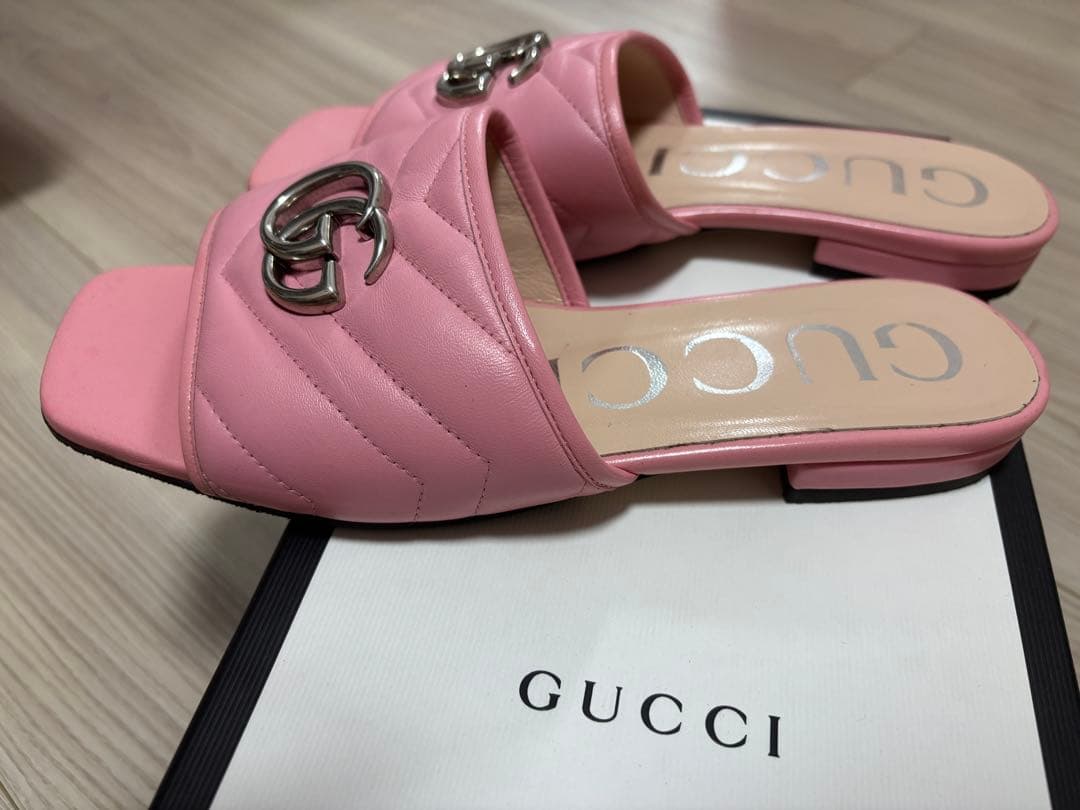 GUCCI ピンクGGロゴ サンダル