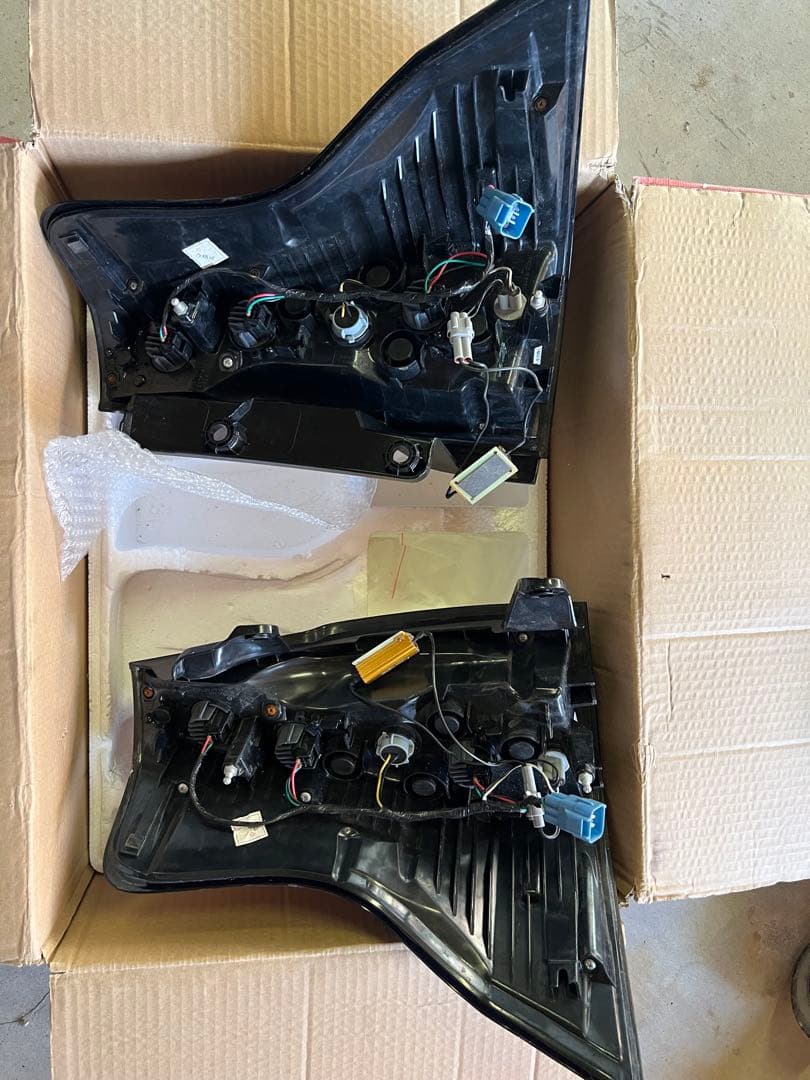 【今年中】ランドクルーザープラド150系 社外テールランプ